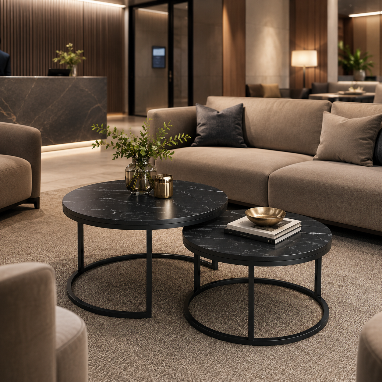 Stočići Eliza crni u elegantnom lounge prostoru