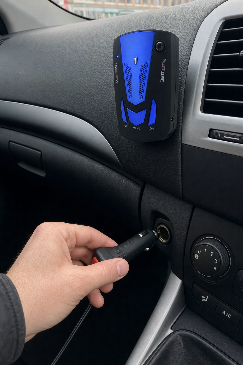 Priključivanje 12V punjača u auto upaljač
